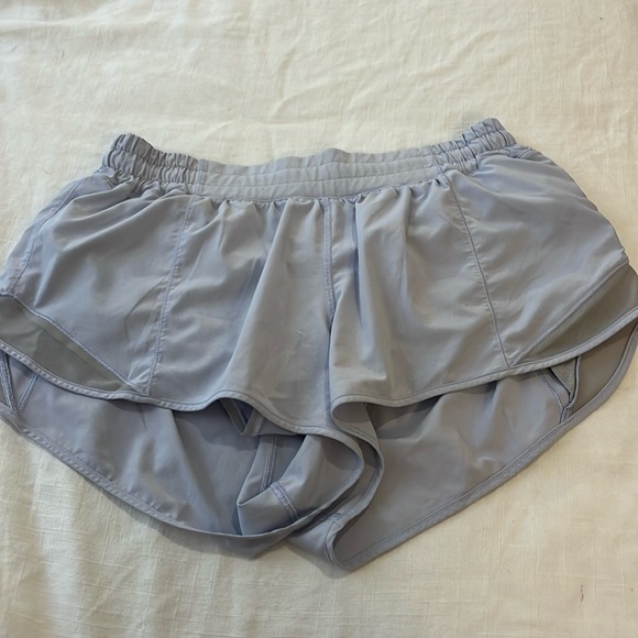 Lululemon Hotty Hot Shorts 2.5 Inseam - Picture 2 of 6